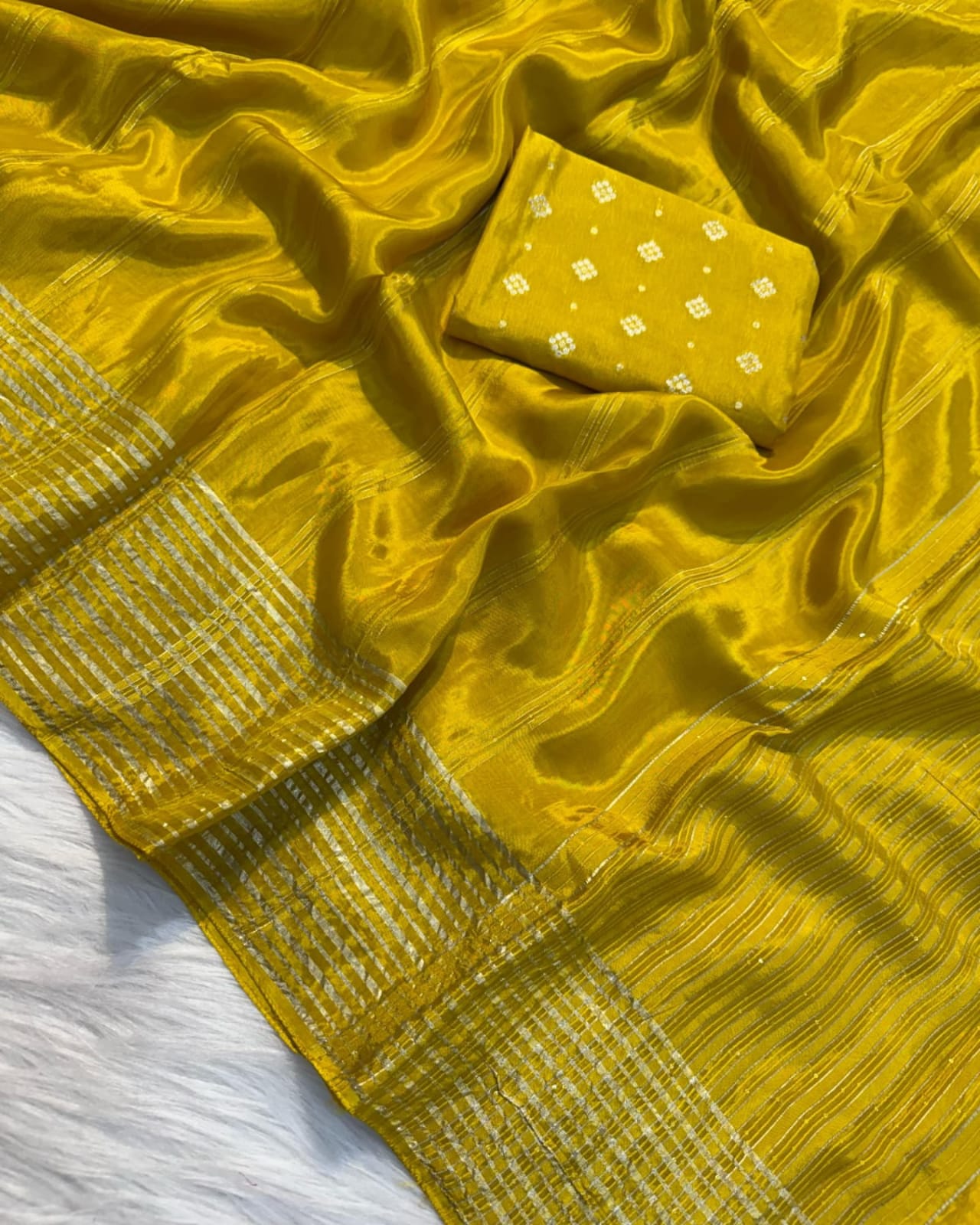 Chinnon Weaving Jacquard Saree