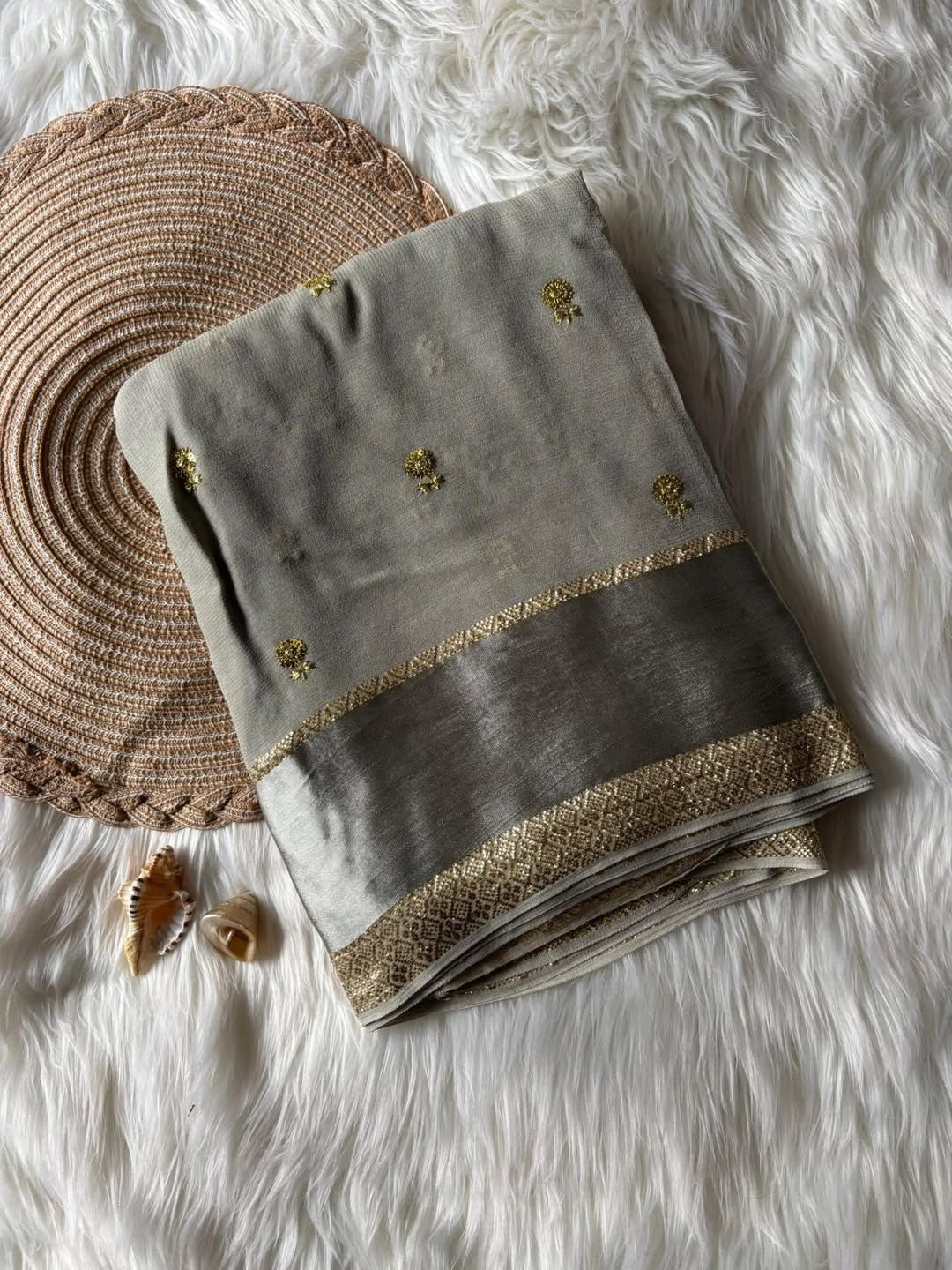 Chit Pallu Saree in Pure Viscose Georgette