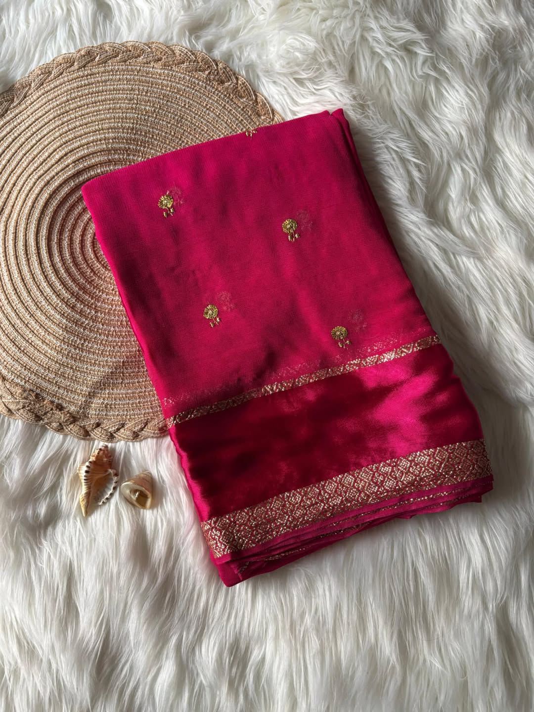 Chit Pallu Saree in Pure Viscose Georgette